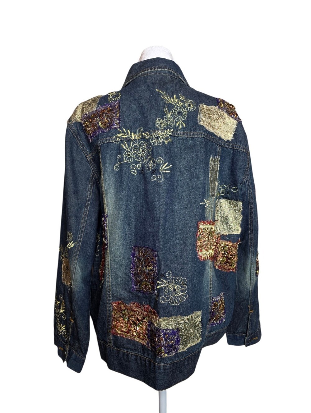 Chico’s Embroidered Patchwork Floral Denim Jacket Womens Chicos Size 2 Large - Picture 2 of 7
